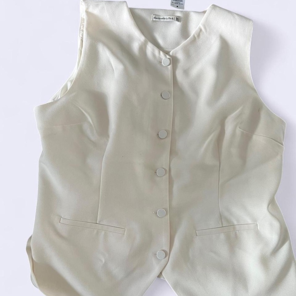 Abercrombie new with tags Cream Button-Up Vest
